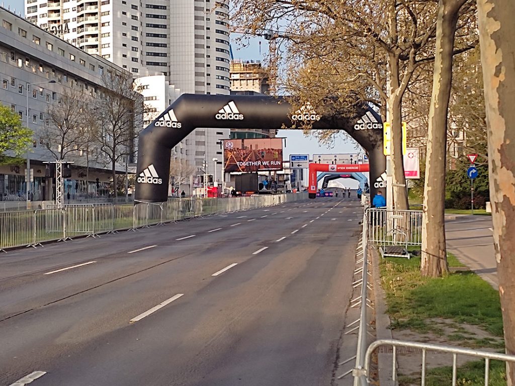 Blick auf den Startbereich beim Wien Marathon 2022